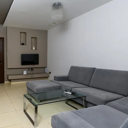 Center Flat 23 * 拉纳卡